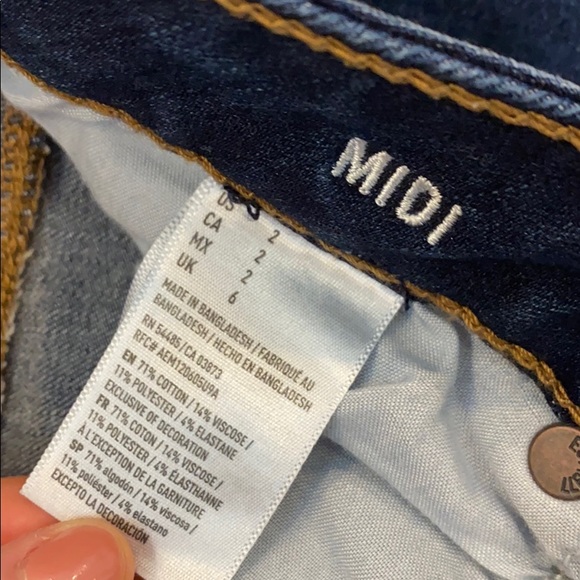 AE mid-rise shorts - Picture 2 of 3